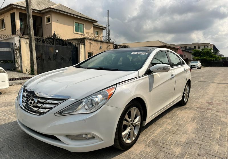 Thumbnail 3 of 2012 Hyundai Sonata limited